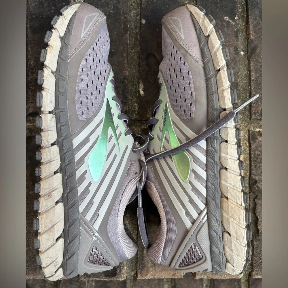 VGUC Brooks Ariel 18 Women's Size 10.5 D Wide Comfort Running Shoes Gray Mint